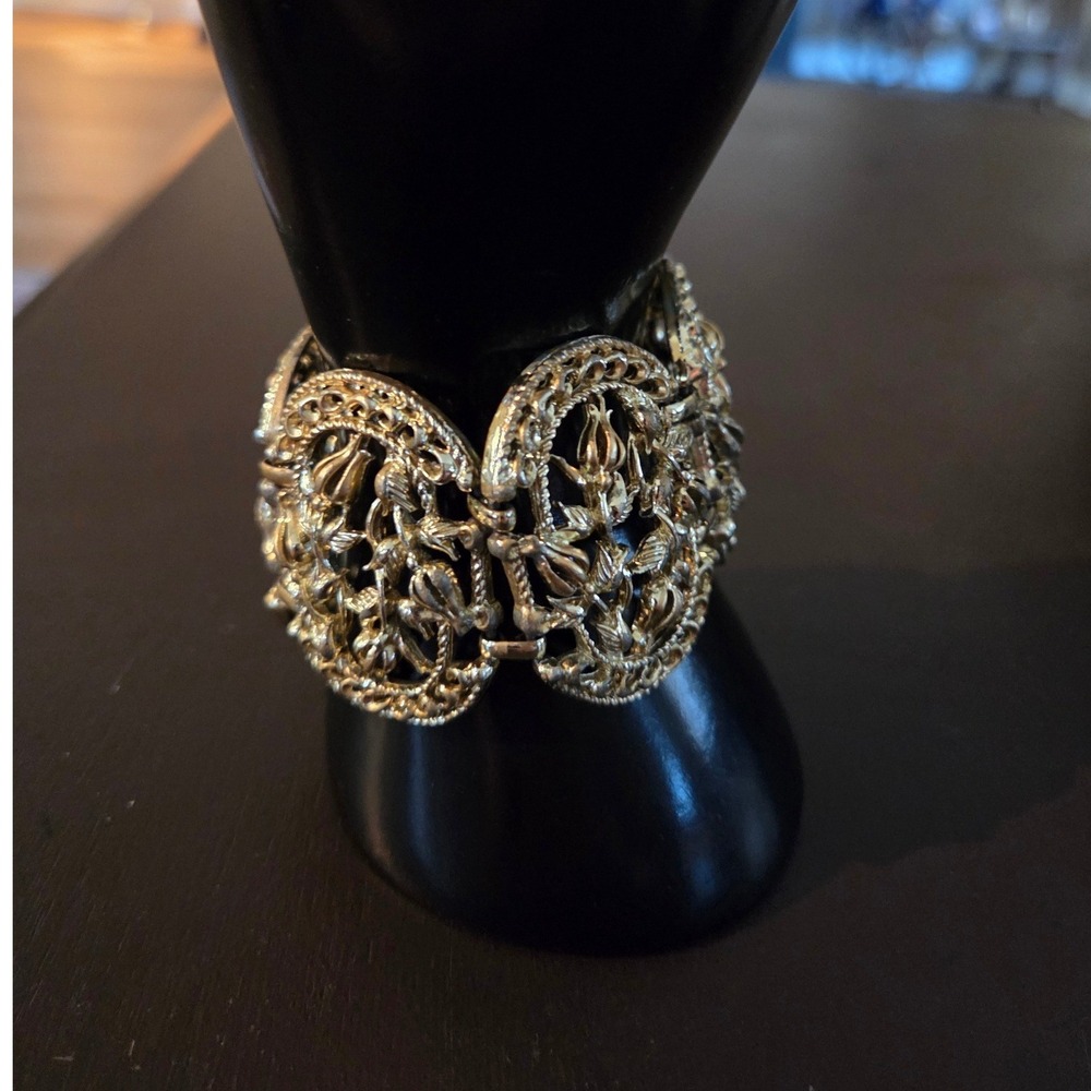 Vintage Gold Tone Floral Filigree Panel Link Statement Bracelet Openwork Oval
